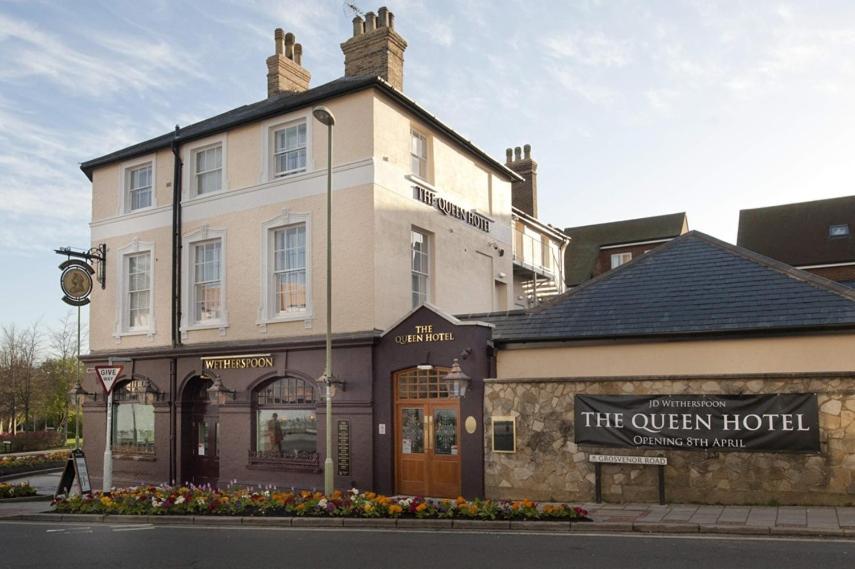 The Queen Hotel Wetherspoon — Hotel in Farnborough
