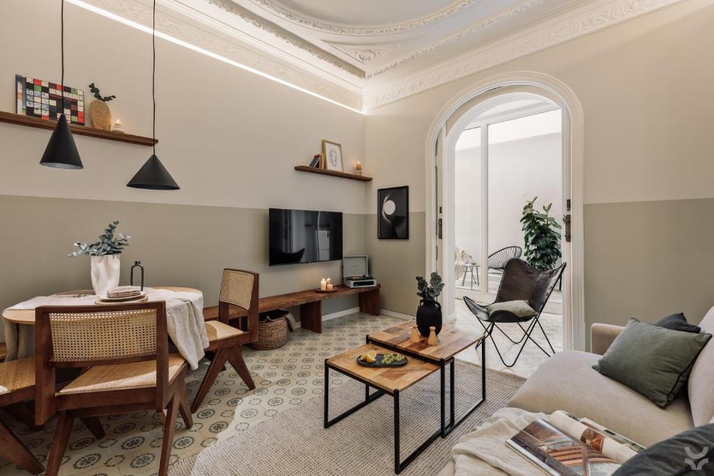 Halite - 2 bedrooms, terrace, and balcony in Gràcia, Barcelona