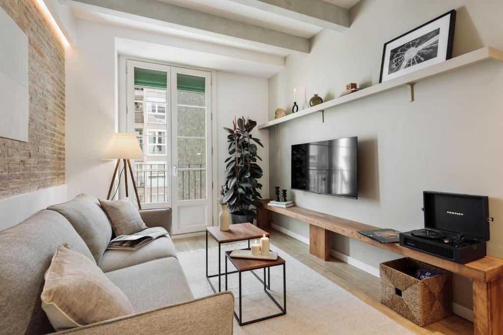 Ebre - 1 bedroom and balcony in Eixampre Esquerre, Barcelona