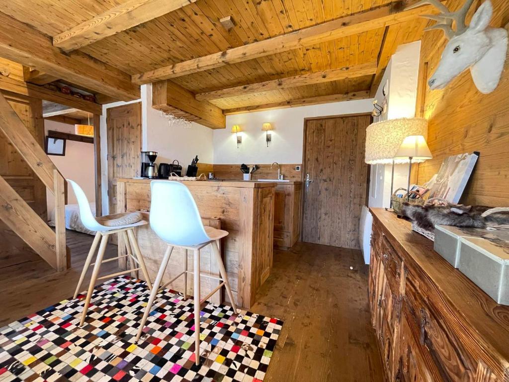 Appartement savoyard proche pistes, balcon, parking couvert - 3