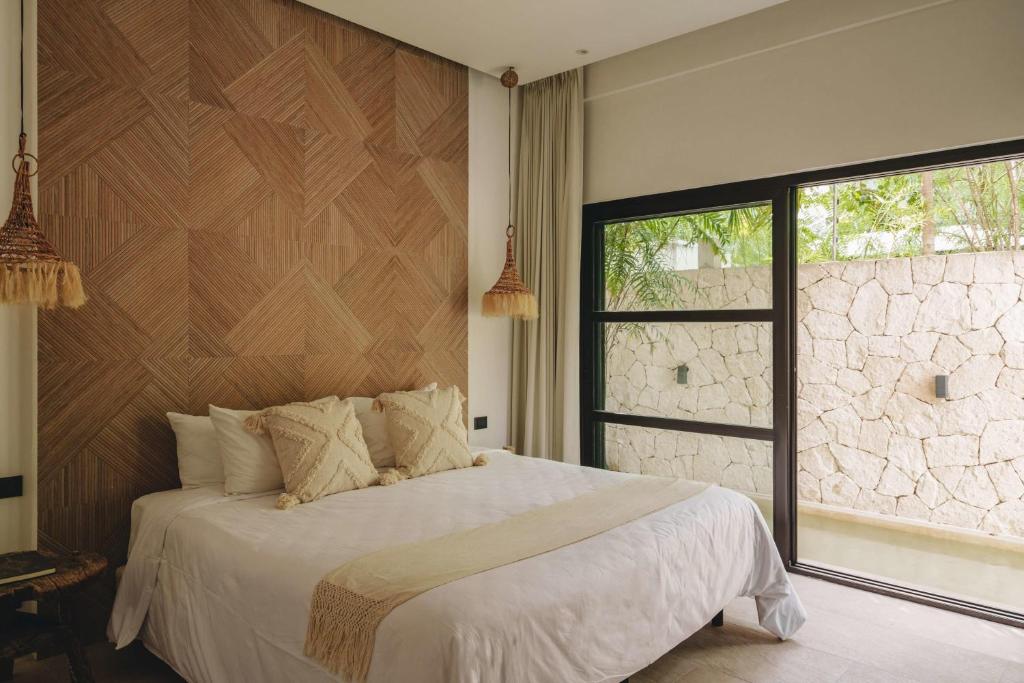 Elegant 4 Bedroom Villa, Gated Access & Personalized Concierge - 3