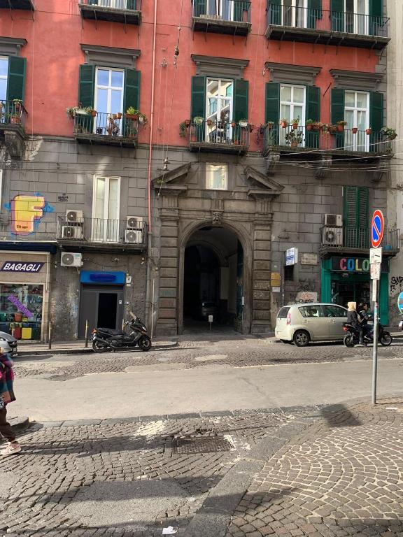 Evaref House, Neapol