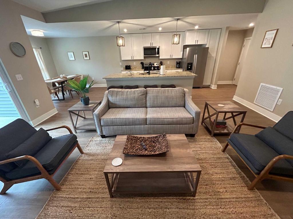 Spacious 8BR 8BA Combined Condos in Traverse City, Williamsburg