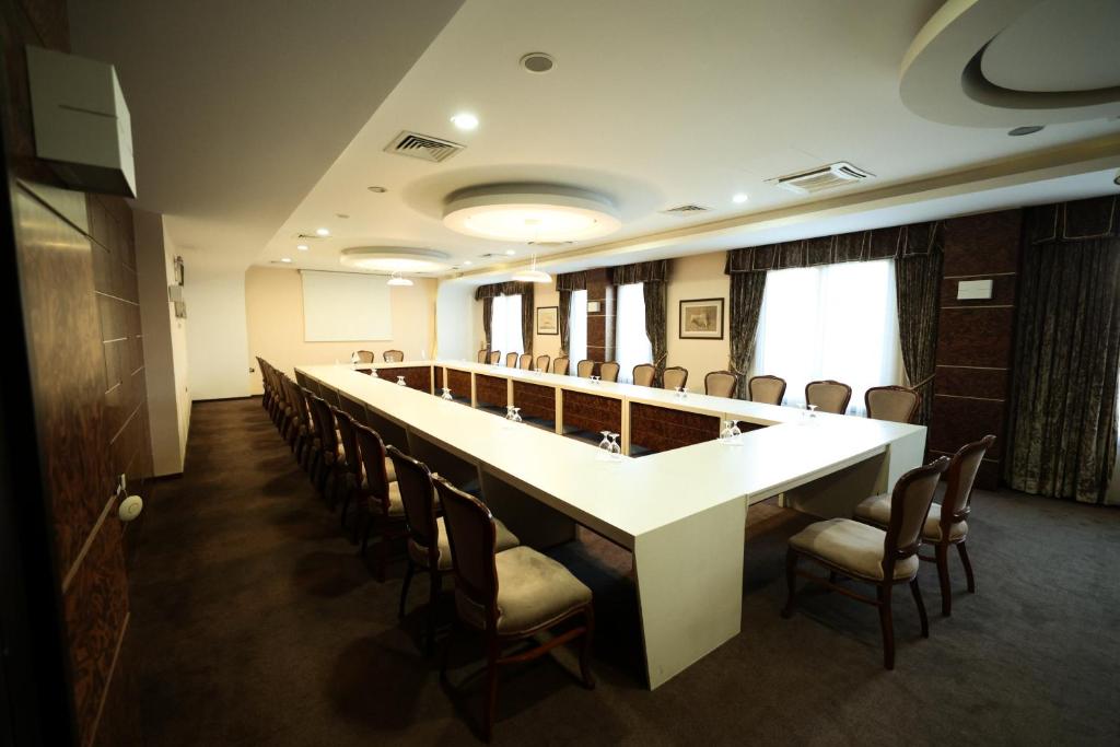 Αίθουσα συνεδριάσεων / δεξιώσεων