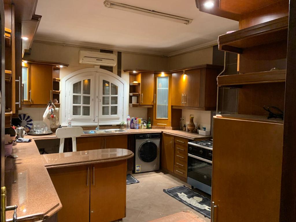 Enjoy your stay in Mokatam city where no place is far to visit, Káhira