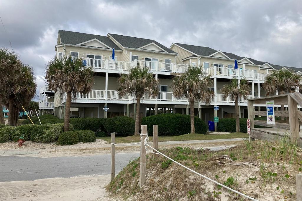 SeaStar Vista, Surf City