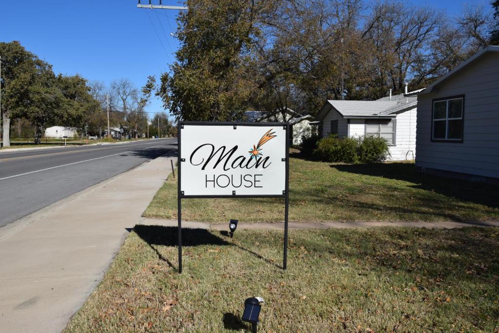 Main House, Rising Star