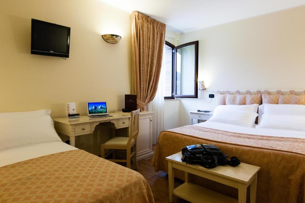 Triple Room, Locanda Del Parco Hotel in Colledara
