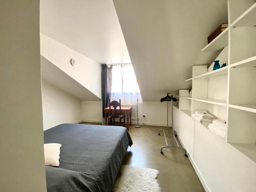 Sant Ambrogio Courtyard Room in shared flat - 4