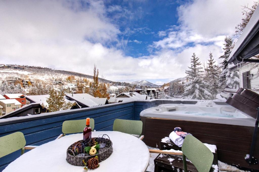 KBM Resorts Between Deer Valley and Main St Awesome Views Hot Tub AGC-8, Park City