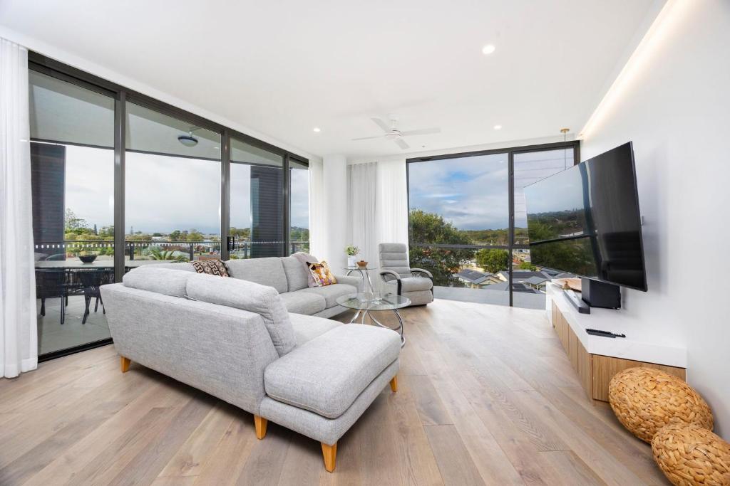 Solaris 308, Forster