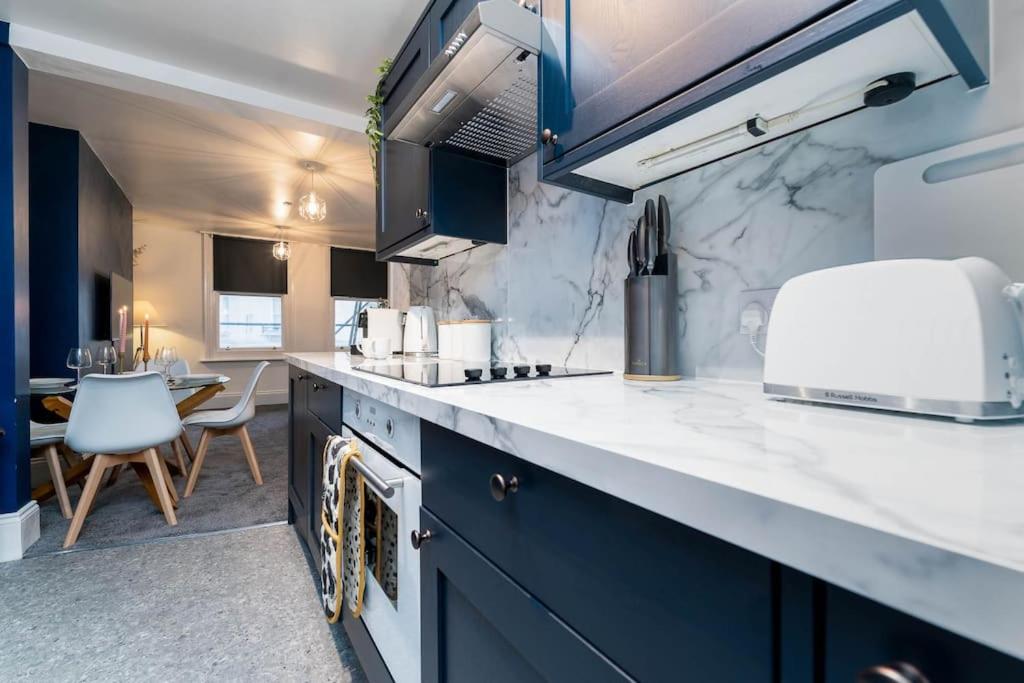 Perfect Location! WholeUnit!, Brighton and Hove