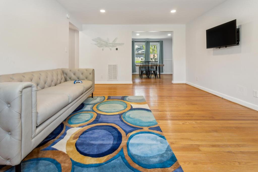 Tog Gun R&R, Norfolk