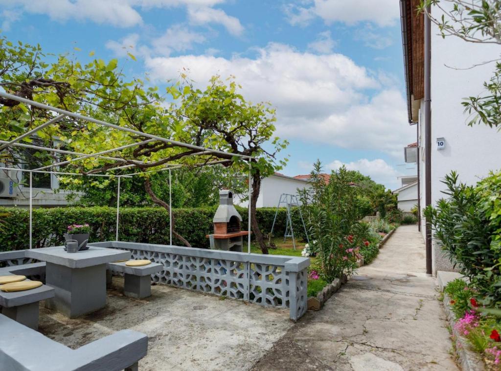 Charming and Tranquil Krk Center Apartment, Krk