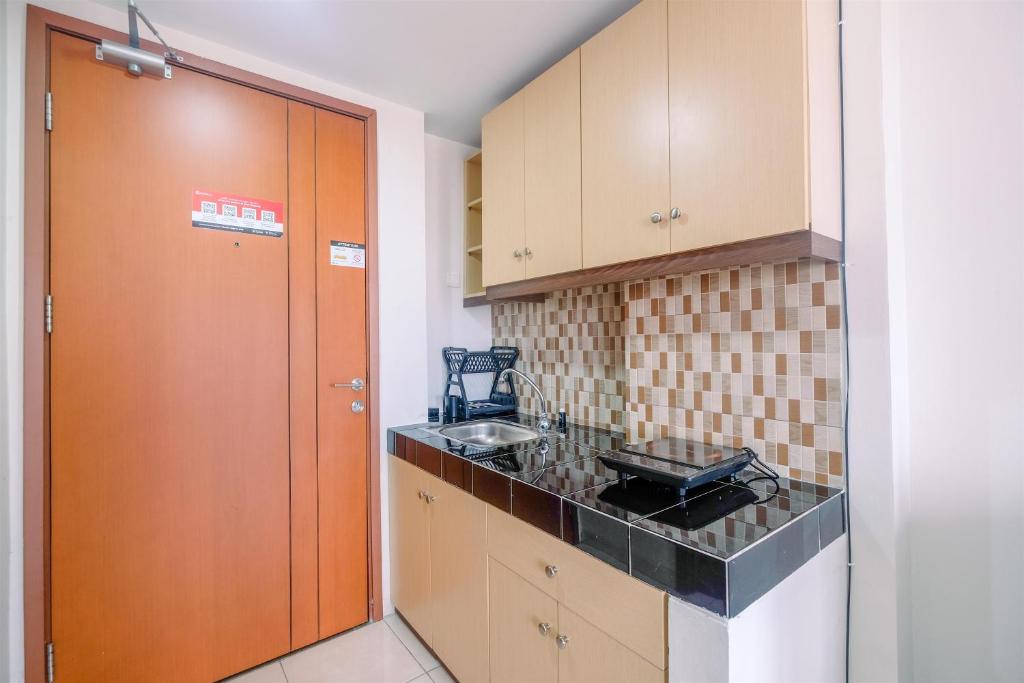 Kitchen, Comfort Margonda Residence 3 apartement harian in Depok