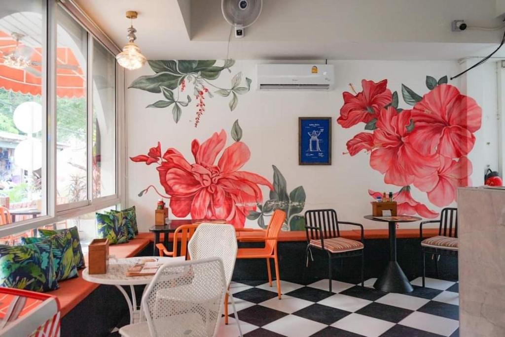 Sidewalk Boutique Hotel