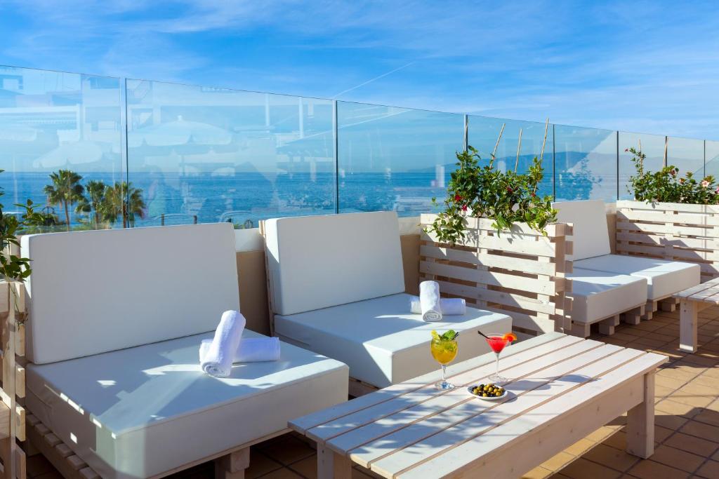 Aparthotel Los Dragos del Sur — Restaurant & bars in Puerto de Santiago, Canary Islands