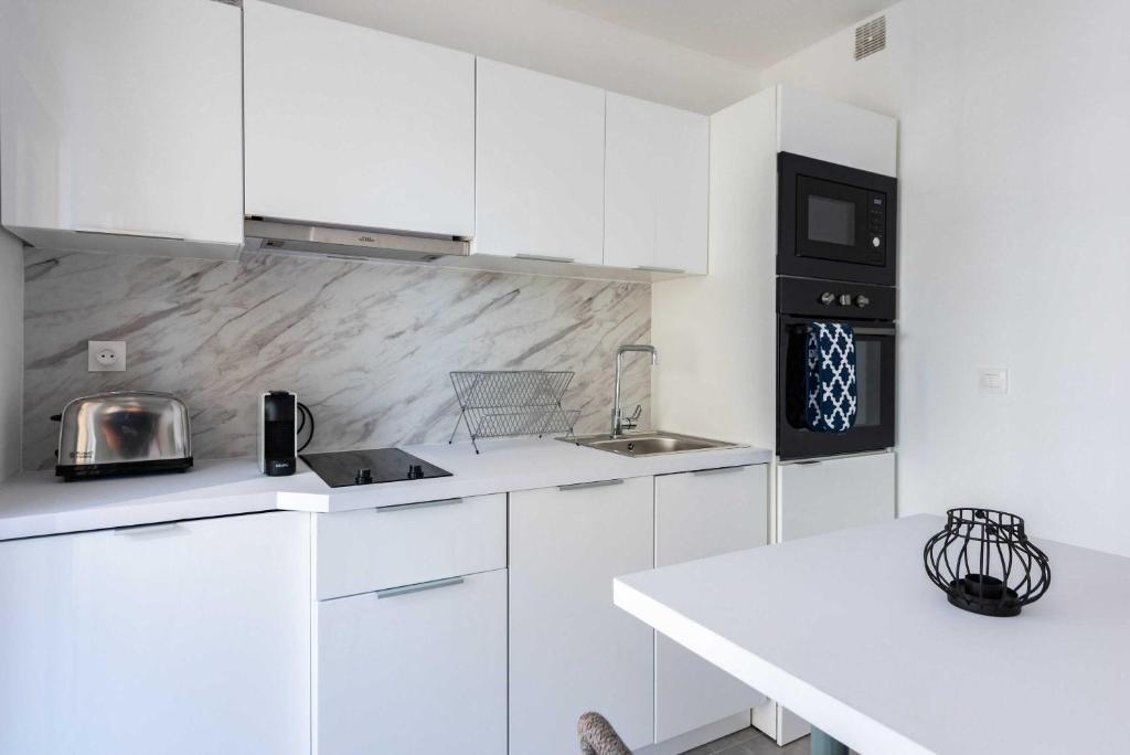 Beautiful flat with balcony - 200m from the beach - 2