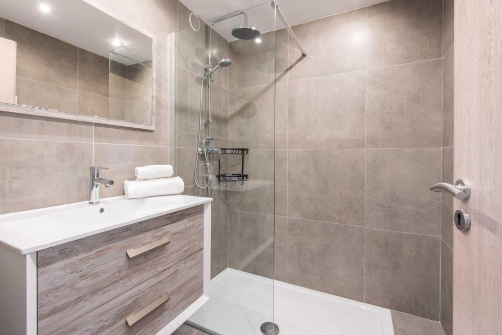 Beautiful flat with balcony - 200m from the beach - 4