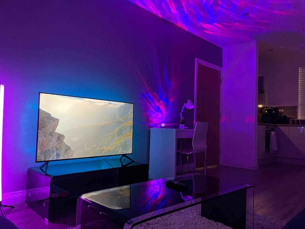 Facilities, 24-7 Secured City Centre Apartments with Free Underground Parking and WiFi in Birmingham