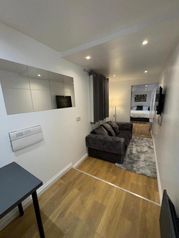 M18 Escape, Havering