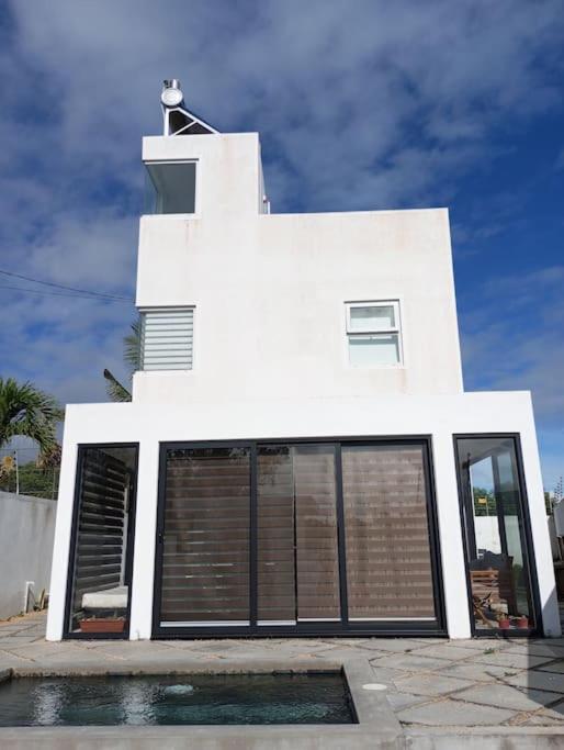 Cosy house with pool, Amitié