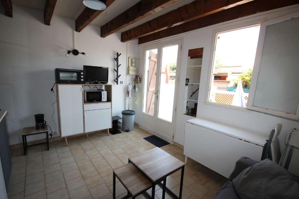 Maison T2 cabine 4 couchages, terrasse cloturée, résidence Sun village avec piscine commune, 300m de la plage à PORTIRAGNES PLAGE LRSUNR6 - 3