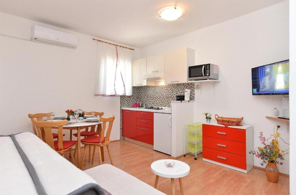 Spacious apartment with garden, Poreč