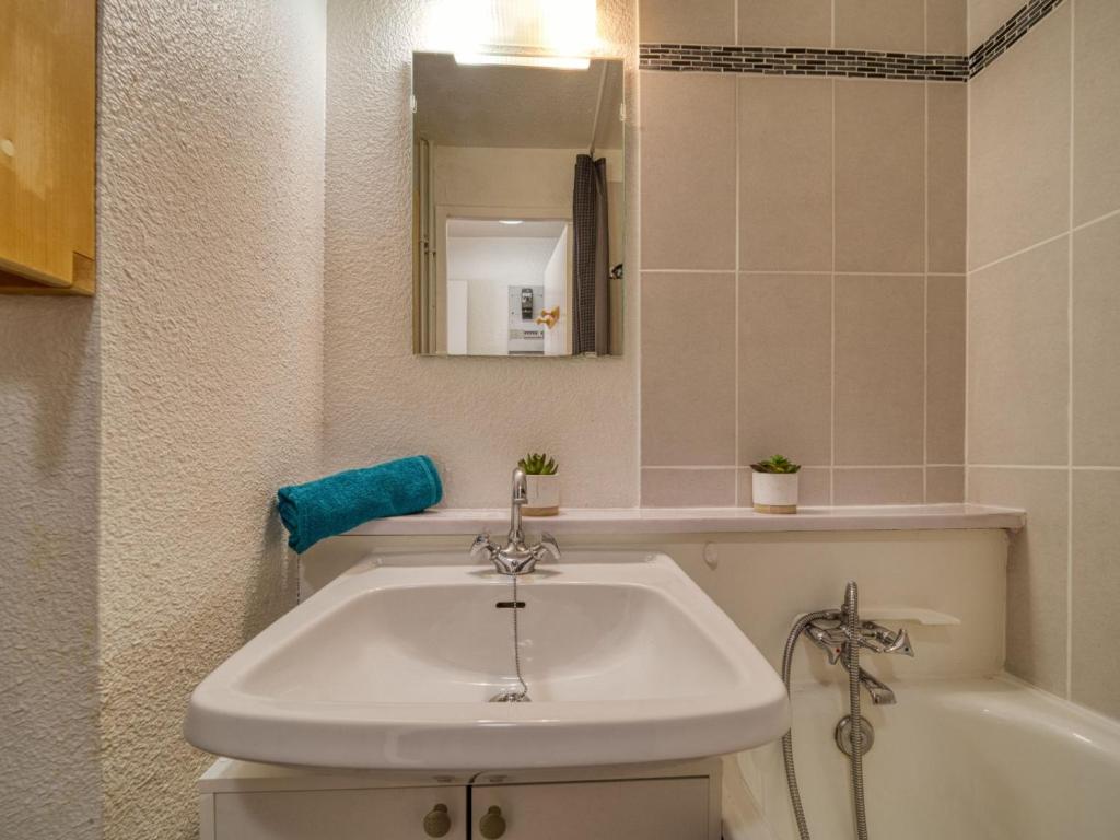 Studio Vostok Zodiaque-80 by Interhome - 4