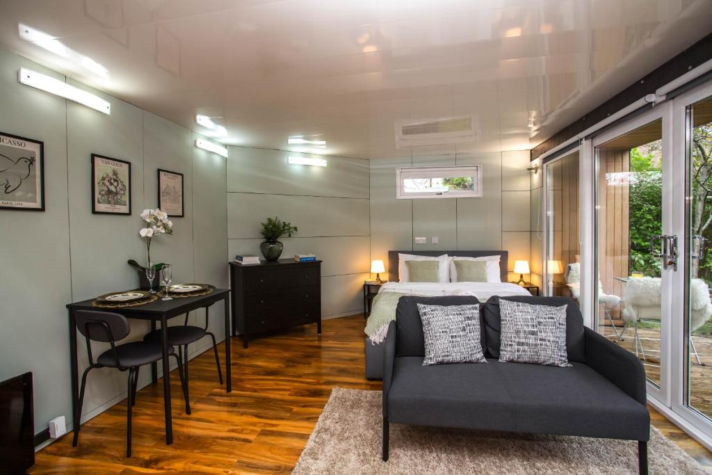 Stylish Harrogate Studio with Huge Garden, Harrogate