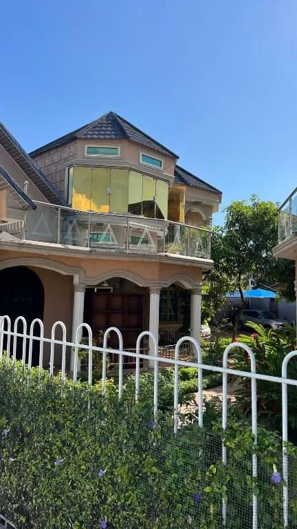 Skyport villa, hotel in Kiembi Samaki