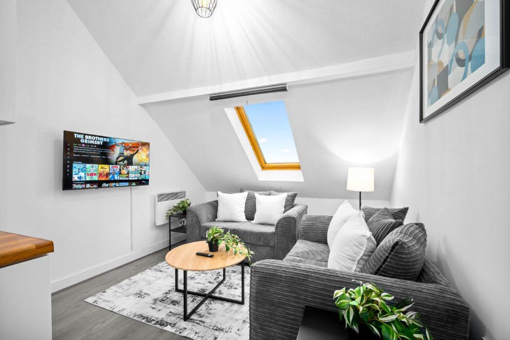 Modern Apartment - Accommodates 4 - On Street Parking Available 2CR, Birmingham