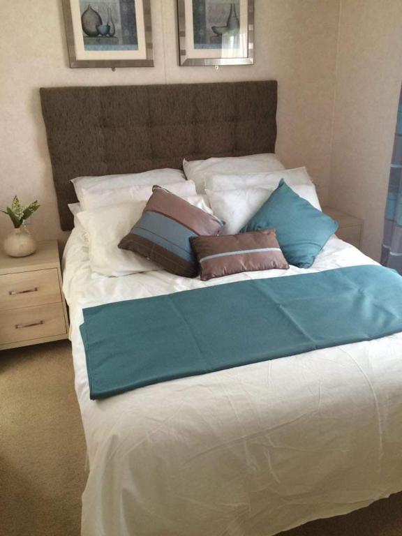 Lytchett Bay View Chalet, Lytchett Minster