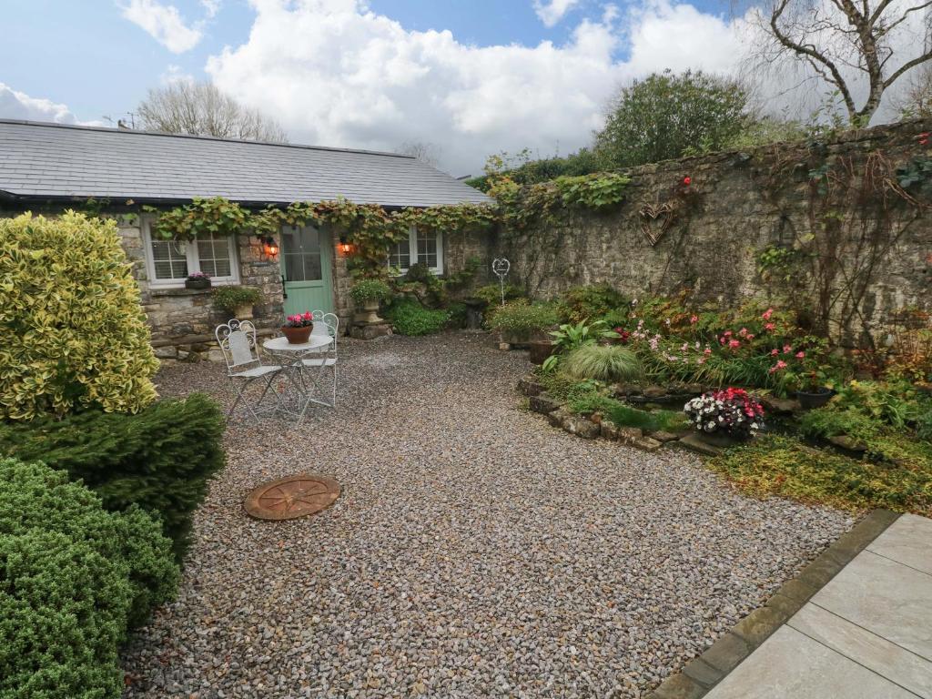 Little Cloud, Cowbridge