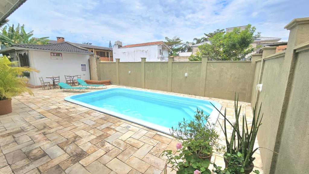 Swimming pool, Hospedaria Shaolin Estudio na Lagoa da Conceicao in Florianopolis