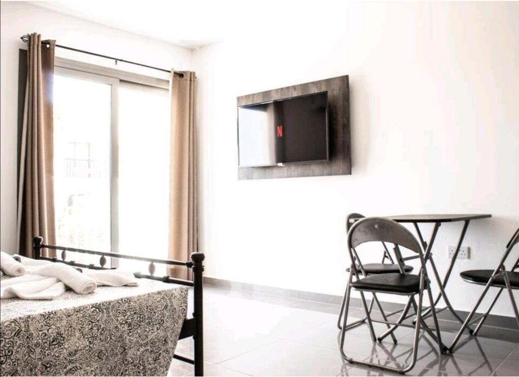 Roomy Studio - stone throw away to Nissi Beach!, Ayia Napa