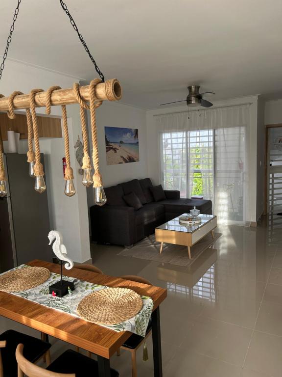 Samana Complexes Los Robles VII, El Paredón