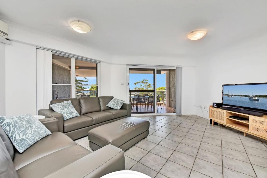 2-Bedroom Apartment -Nelson Towers  Victoria Parade