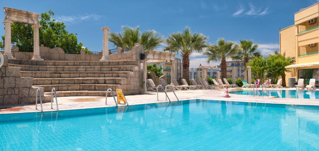Hotel Esra and Family Suites - All Inclusive — Swimming pool in Didim, Aydin