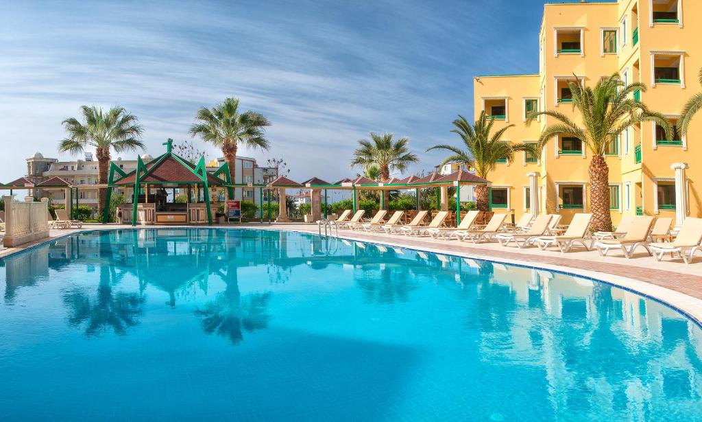 Hotel Esra and Family Suites - All Inclusive — Swimming pool in Didim, Aydin