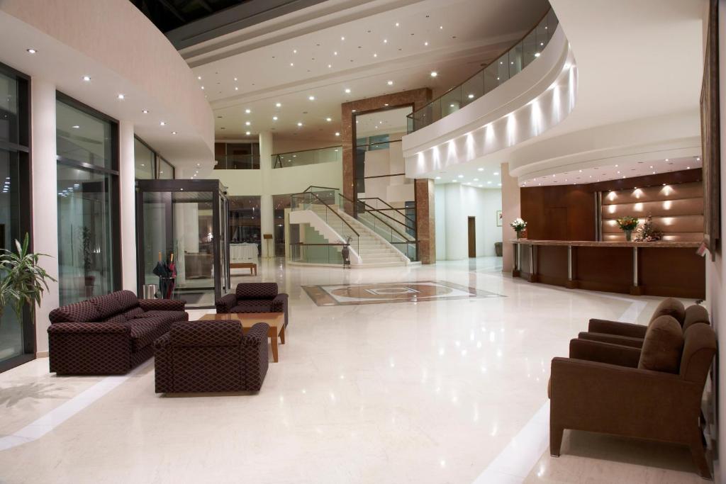 Ramada Plaza by Wyndham Thraki photo