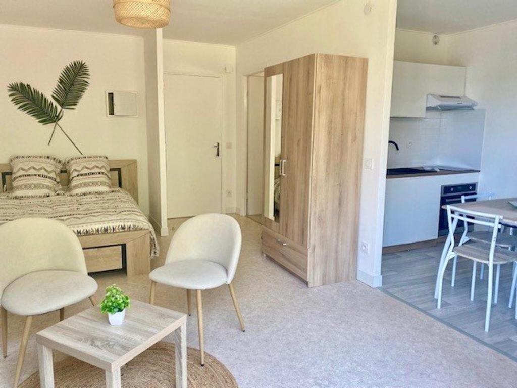 Studio confortable avec balcon, WIFI, proche cures - 2