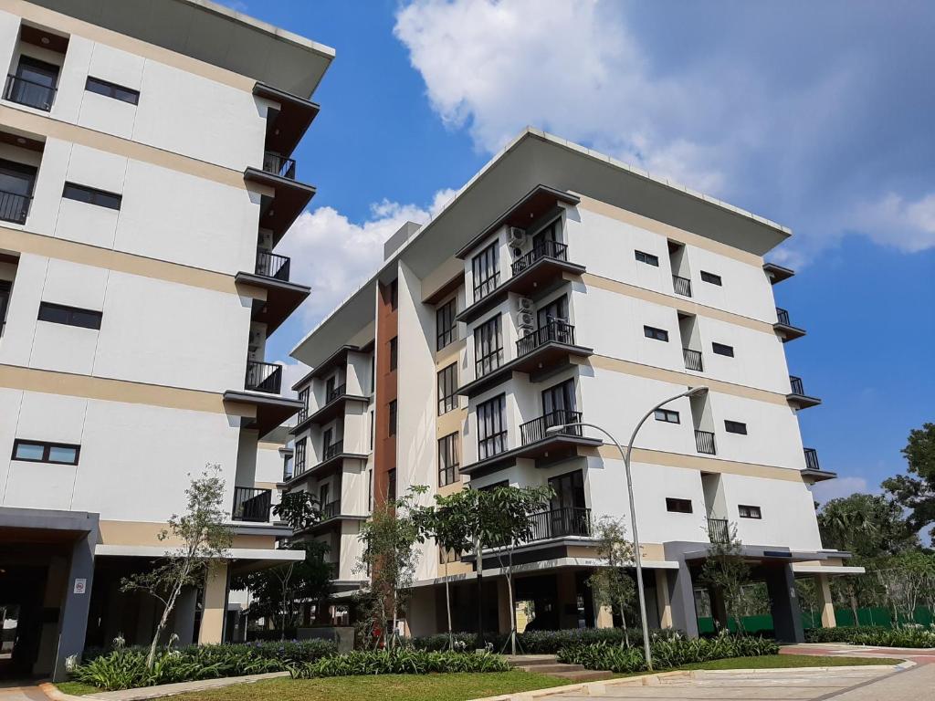 Comfortable Best Choice 1BR at Asatti By Travelio 外観