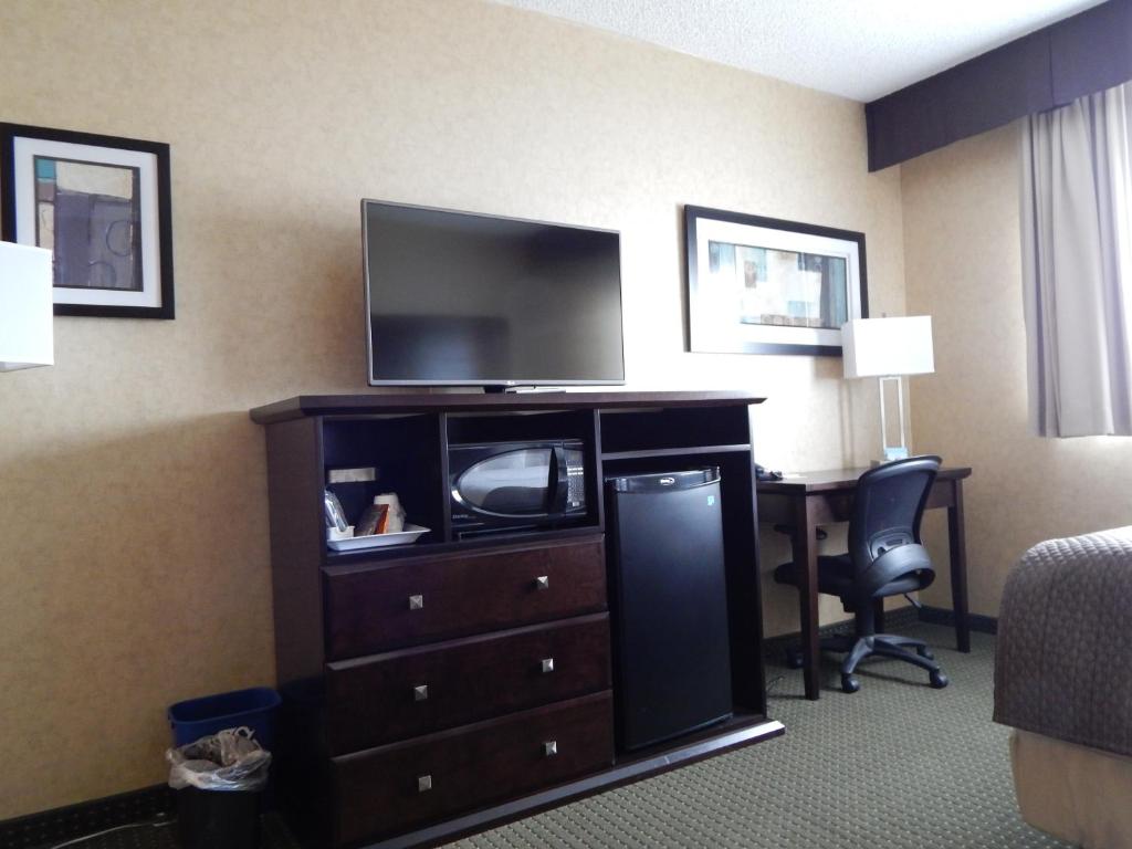 Days Inn & Conference Centre by Wyndham Cranbrook photo