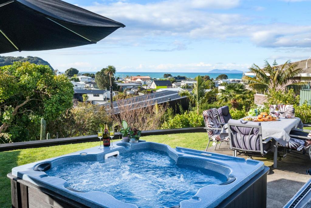 Two Palms - Waihi Beach Holiday Apartment, Mangonui