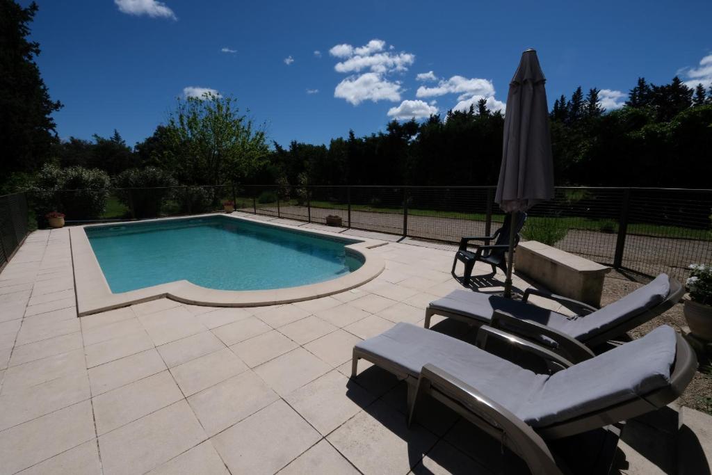 mas attached to another building with private pool 4 people in carpentras, at the foot of the ventoux in provence. - 4