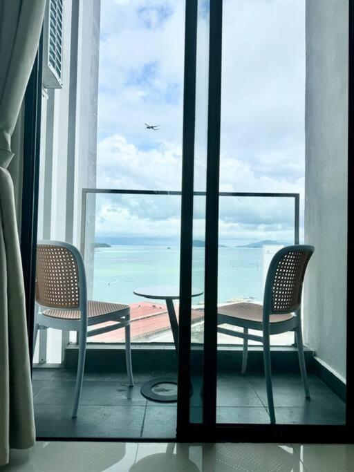 The Shore Suite seaview balcony Free Wifi & Netflix, Kota Kinabalu