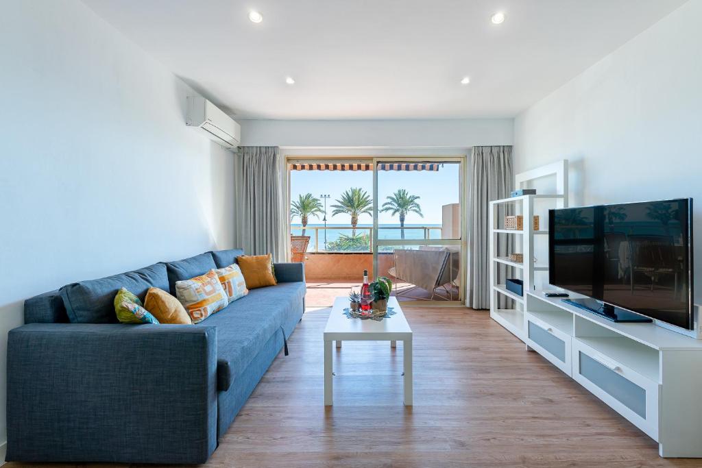 797 HOLIDAY RENTALS - Moderno piso en primera linea de playa - 2