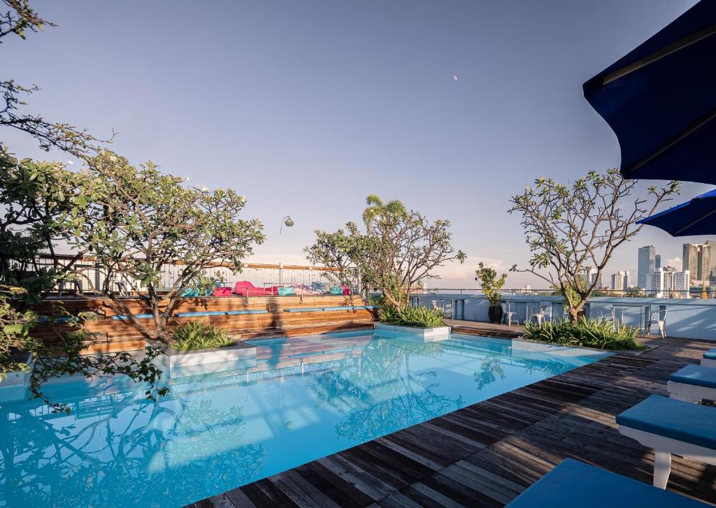 スイミングプール