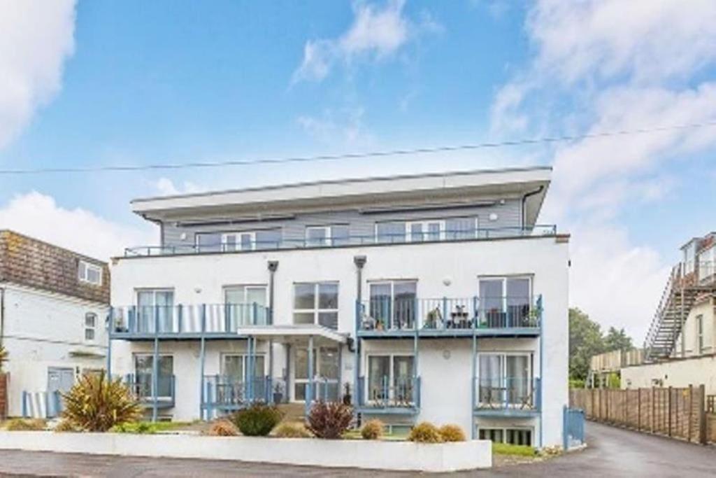 Bournecoast - Stylish Flat Near Sandy Beaches with Balconies - FM9632, Bournemouth